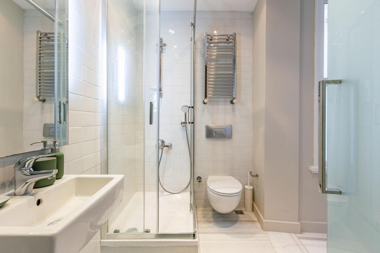 Mesmerizing Flat With Bosphorus View In Beyoglu Apartment Istanbul Bagian luar foto